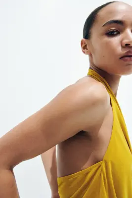 Top asymétrique avec dos nu - Jaune moutarde — photo 2