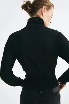 Pull en maille fine avec col cheminée - Noir — photo 3