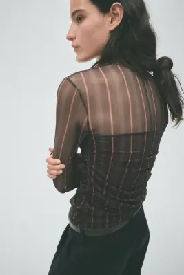 Top en mesh avec col cheminée - Gris foncé/rayé — photo 2