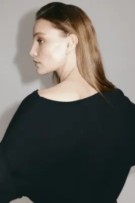 Top asymétrique en maille fine - Noir — photo 2