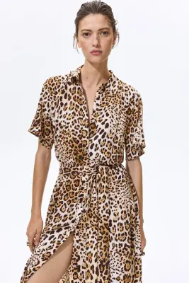 Robe chemise avec ceinture à nouer - Beige clair/imprimé léopard — photo 1
