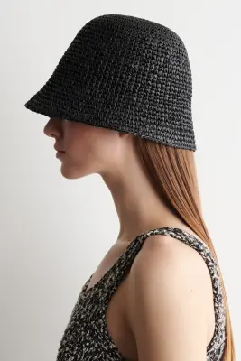 CHAPEAU SEAU SCULPTÉ EN PAILLE - NOIR — photo 1