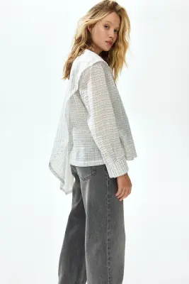 MAMA Blouse en seersucker avec cape - Blanc/carreaux — photo 2