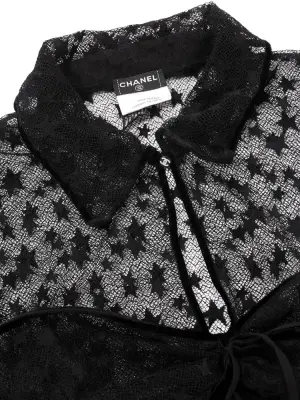 Top en maille noir manches courtes brodé étoiles bordé velours boutons CC Fall Winter Prix boutique 8500€ Taille 36 — photo 2