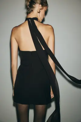 Robe dos nu avec rose appliquée - Noir — photo 3