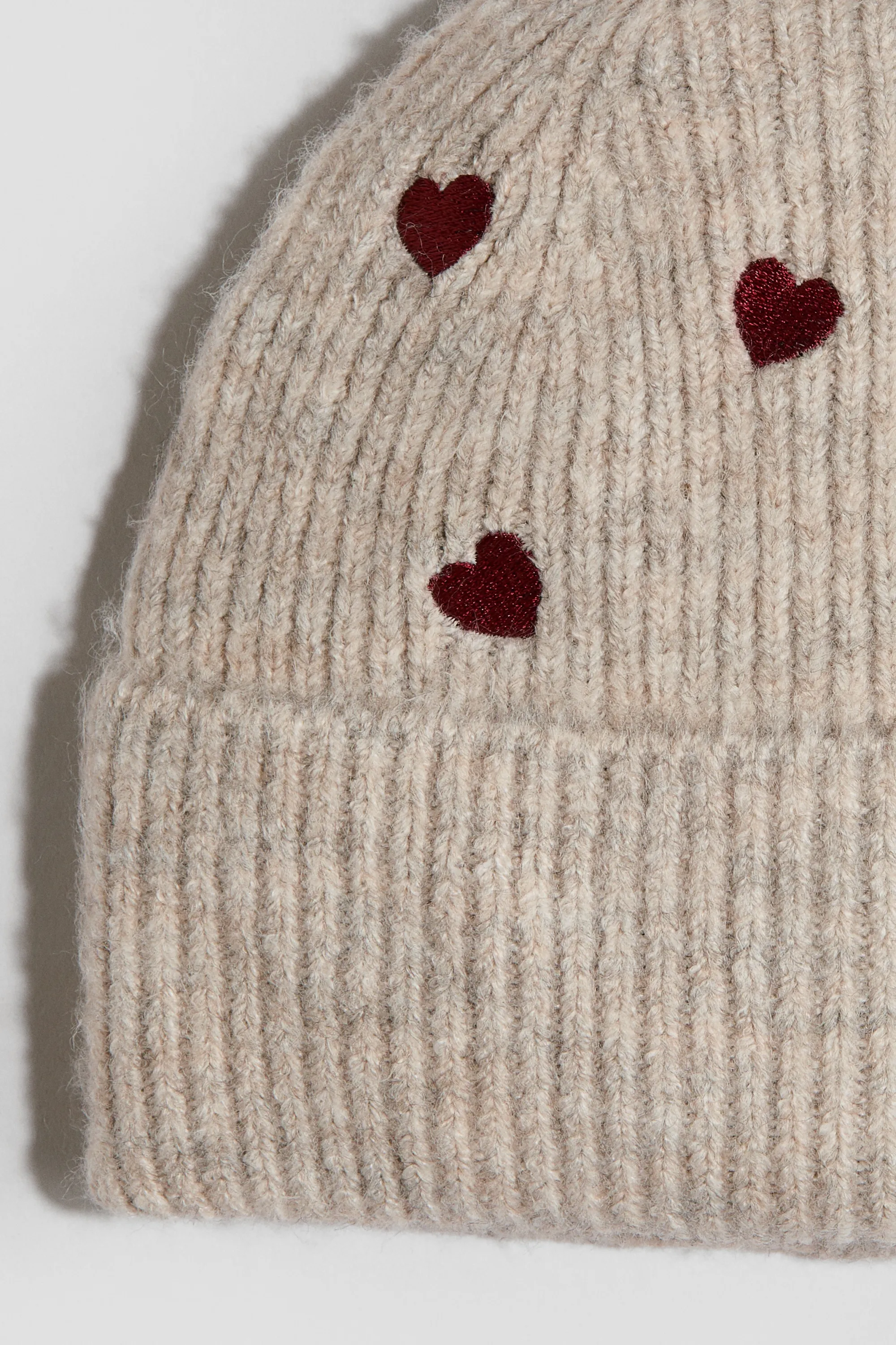Bonnet en maille côtelée - Beige clair/cœurs