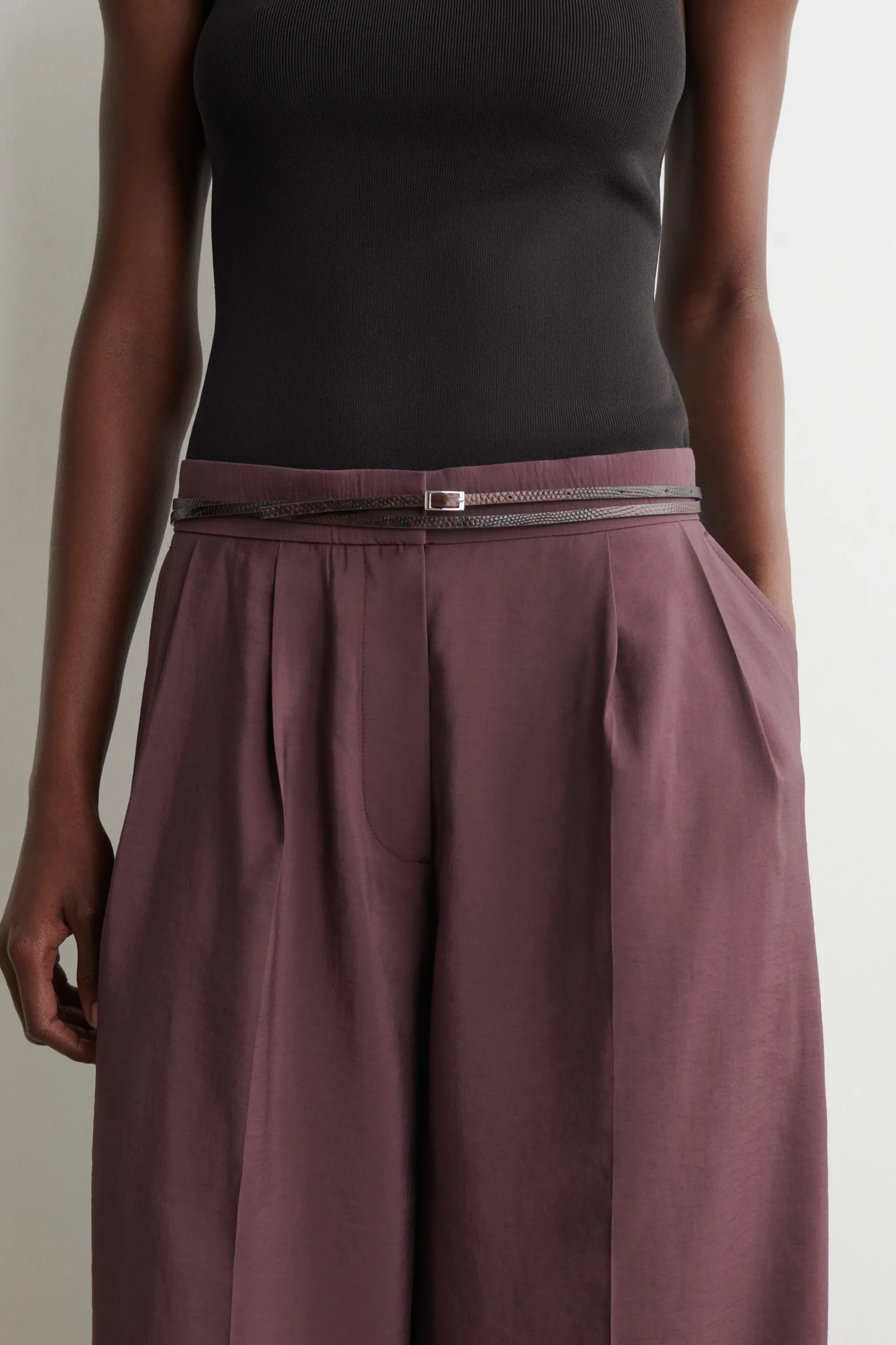 PLEATED MODAL WIDE-LEG TROUSERS - ROUGE PROFOND