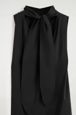 ROBE LONGUE DRAPÉE À COL MONTANT ET DÉTAIL NOUÉ - NOIR — photo 5