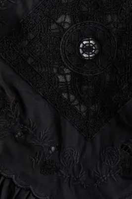 Robe évasée avec broderie anglaise - Noir — photo 4