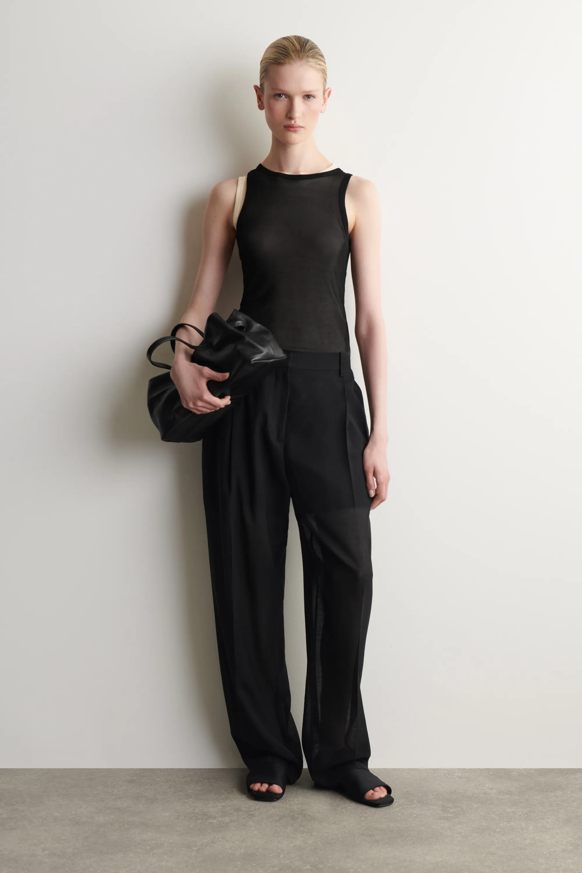 PANTALON DROIT EN VOILE DE LAINE FLUIDE - NOIR