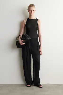 PANTALON DROIT EN VOILE DE LAINE FLUIDE - NOIR — photo 1