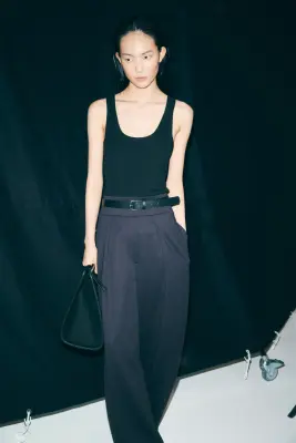 Pantalon à pinces avec jambes barrel - Noir — photo 1
