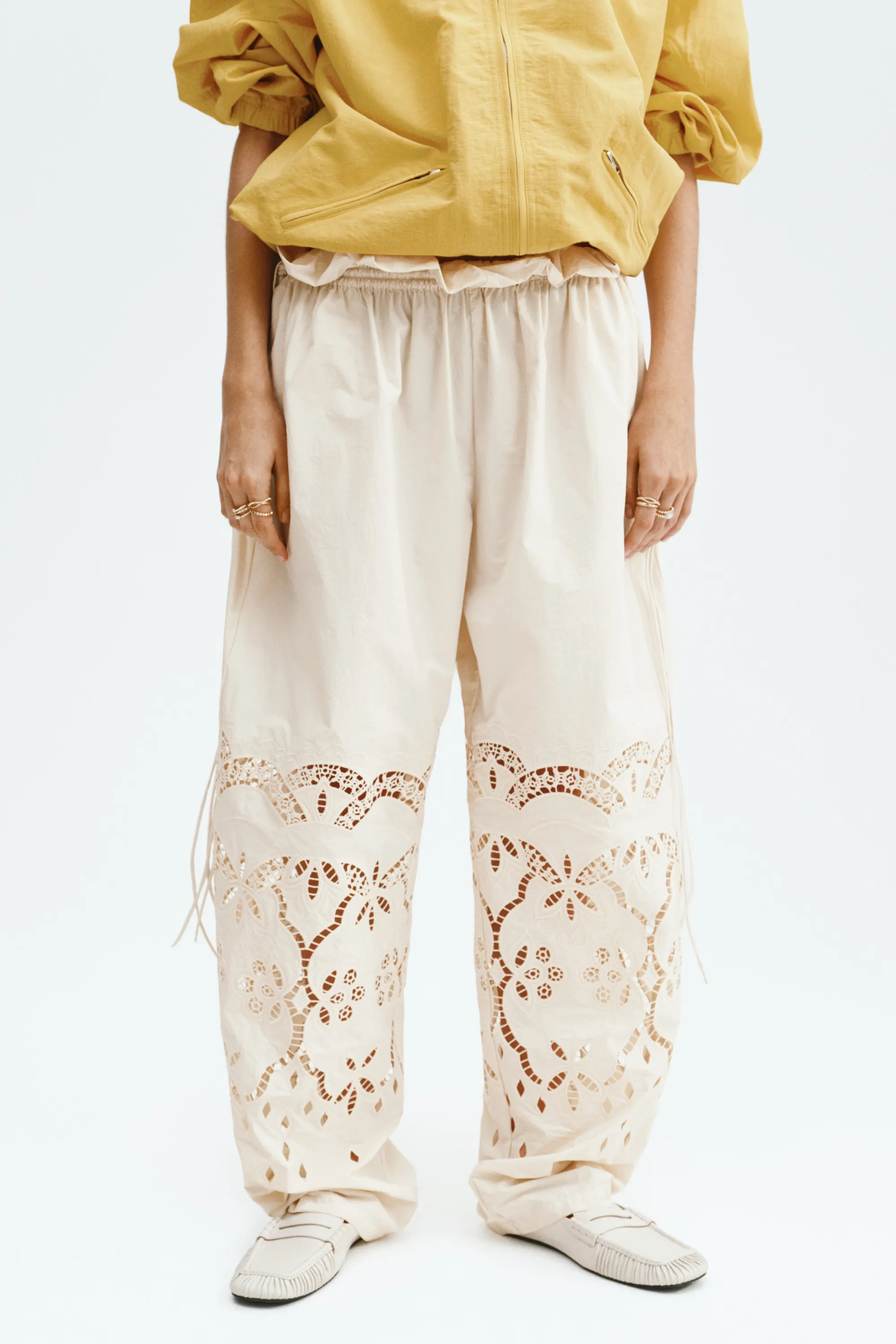 Pantalon à cordon avec broderie anglaise - Beige clair