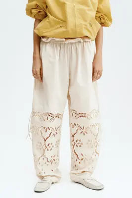 Pantalon à cordon avec broderie anglaise - Beige clair — photo 1