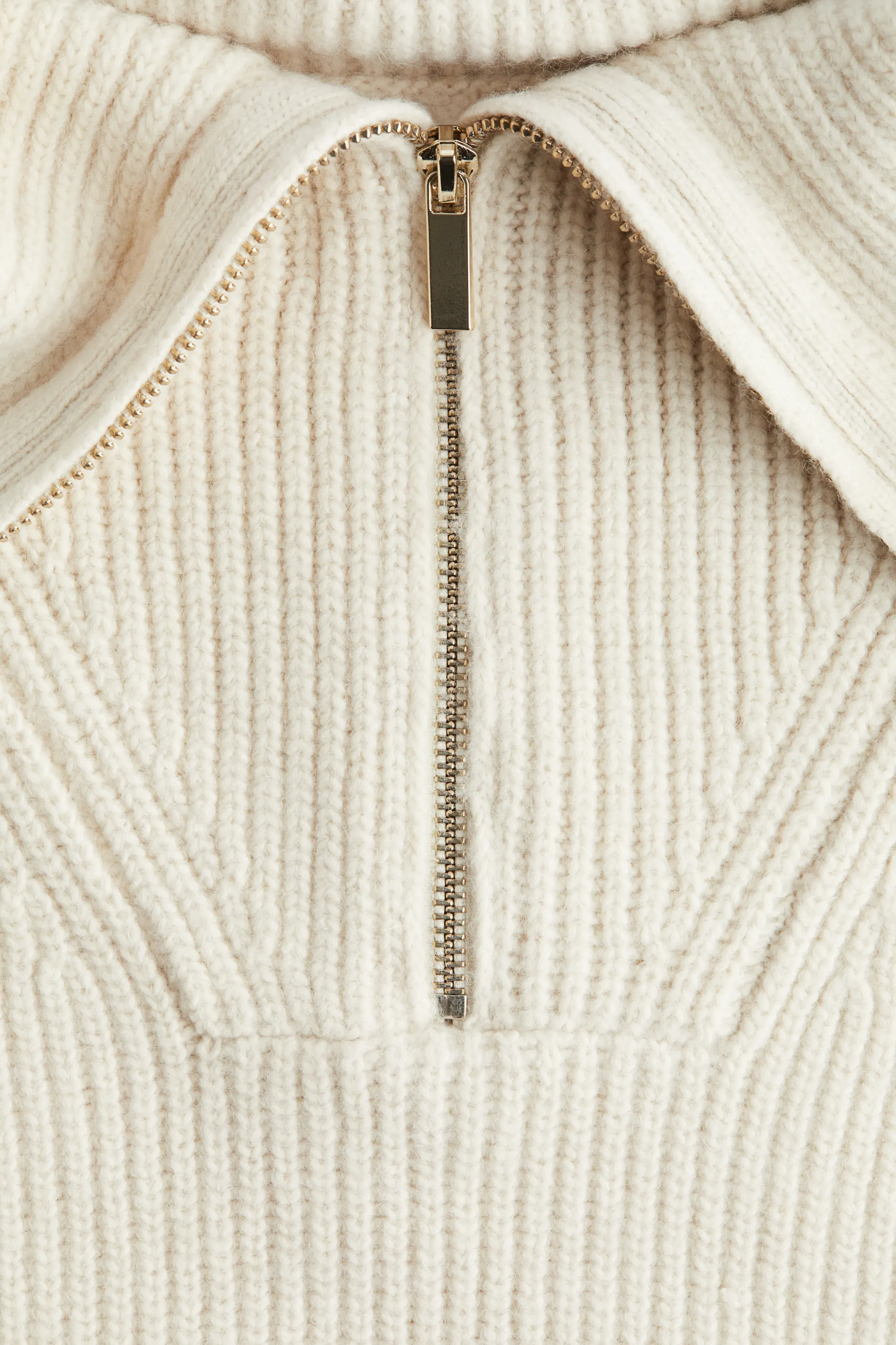 Pull en maille côtelée avec col zippé - Crème