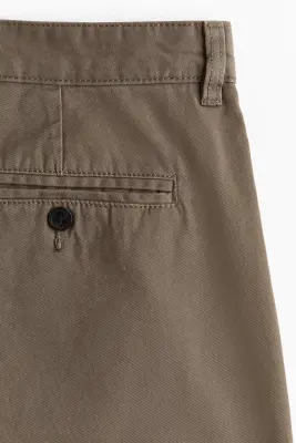 Chino Relaxed Fit en twill de coton - Vert kaki foncé — photo 3