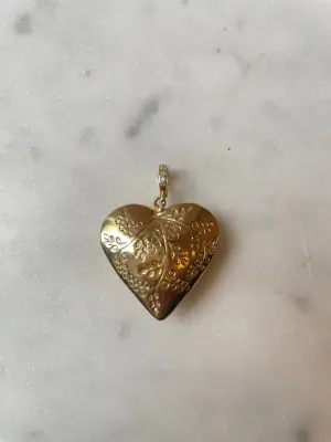 Nouveau ! ROOM SERVICE JEWELRY Pendentif Gros Coeur Mimosa — photo 2