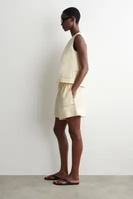SHORT EN LIN À FINITION BRODÉE - JAUNE BEURRE — photo 2