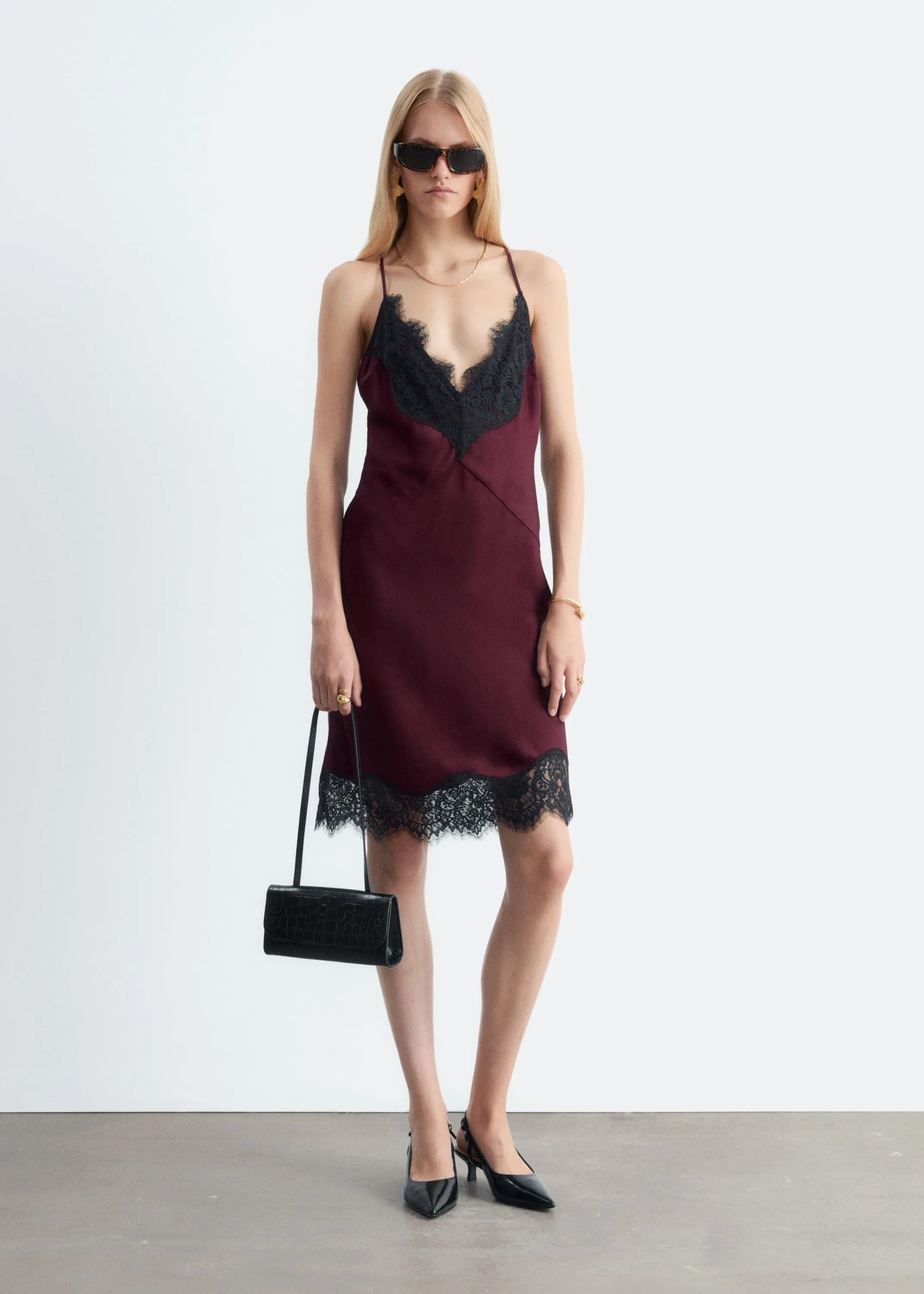 Robe nuisette à bordures en dentelle - Rouge foncé
