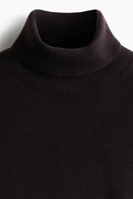 Pull col roulé Regular Fit en laine mérinos - Marron foncé — photo 5