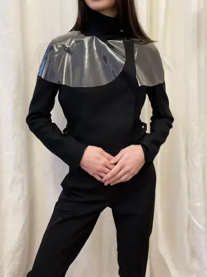 Veste courte en crêpe noir avec collerette en vinyle transparente Prix boutique 3000€ Taille 34 — photo 5