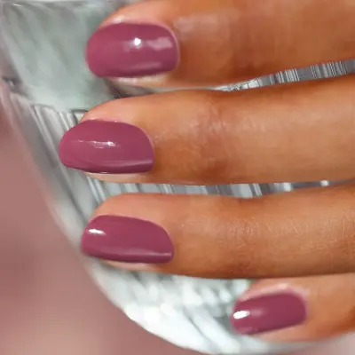 Vernis Green Manucurist-Victoria Plum-manucure prune — photo 4