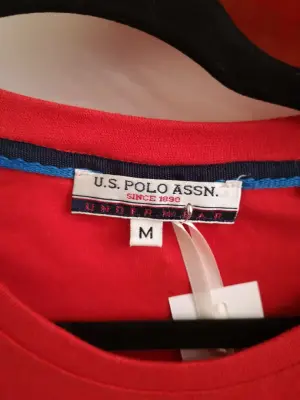 T-shirt rouge U.S. Polo Assn. — photo 2