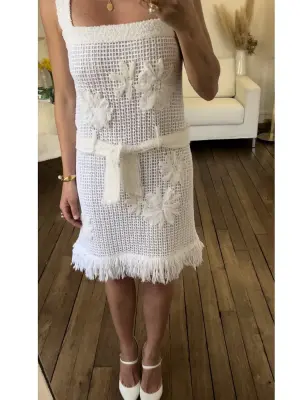 Robe courte à bretelles en dentelle crochet de coton blanc brodée de fleurs en soie Prix boutique 4000€ Taille 36 — photo 3