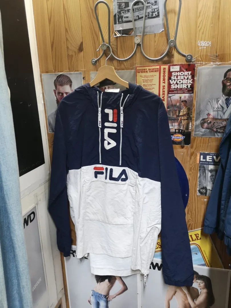Sweatshirt à capuche Fila