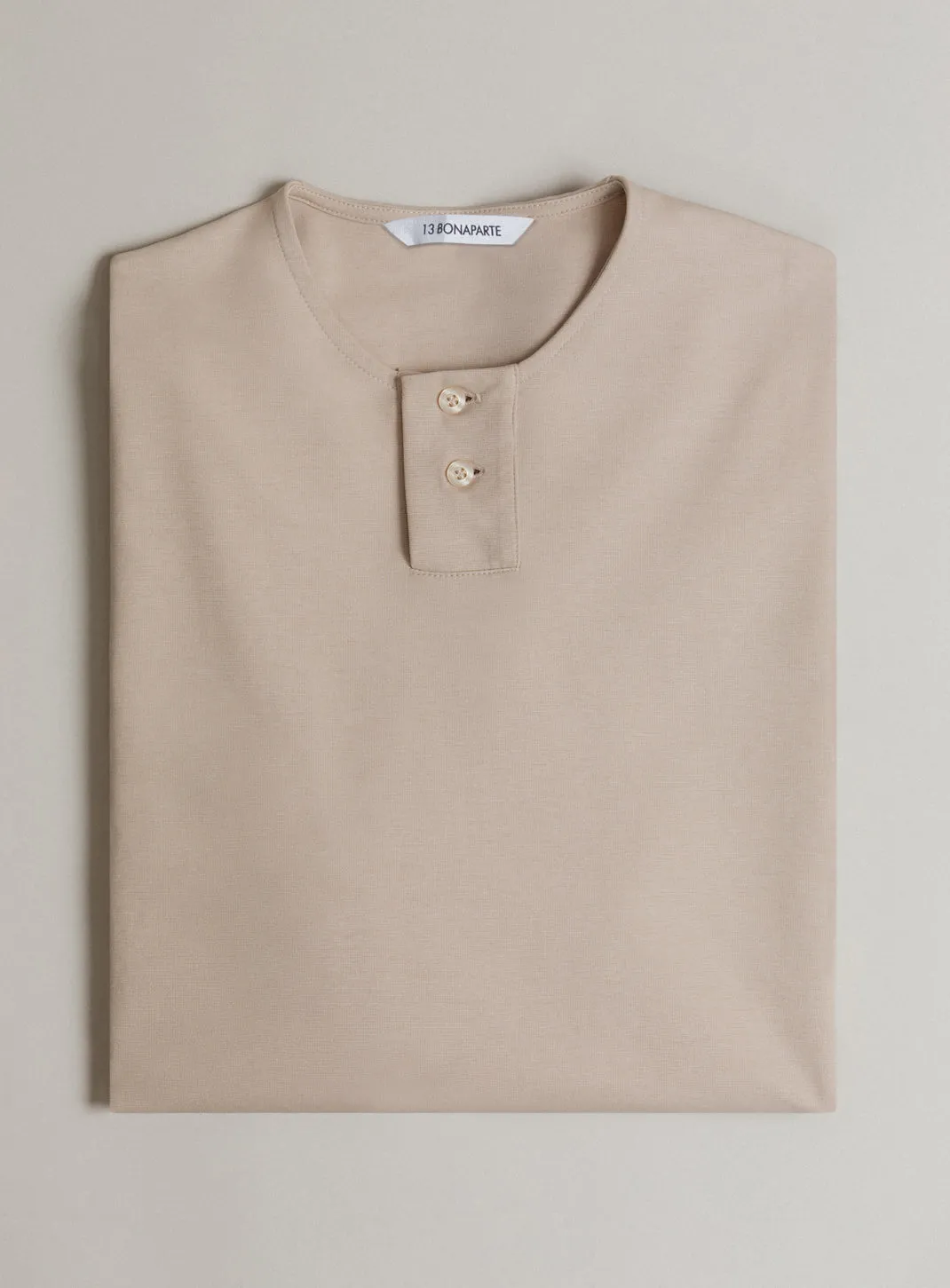 2 Buttons T-Shirt in Beige Technical Knit