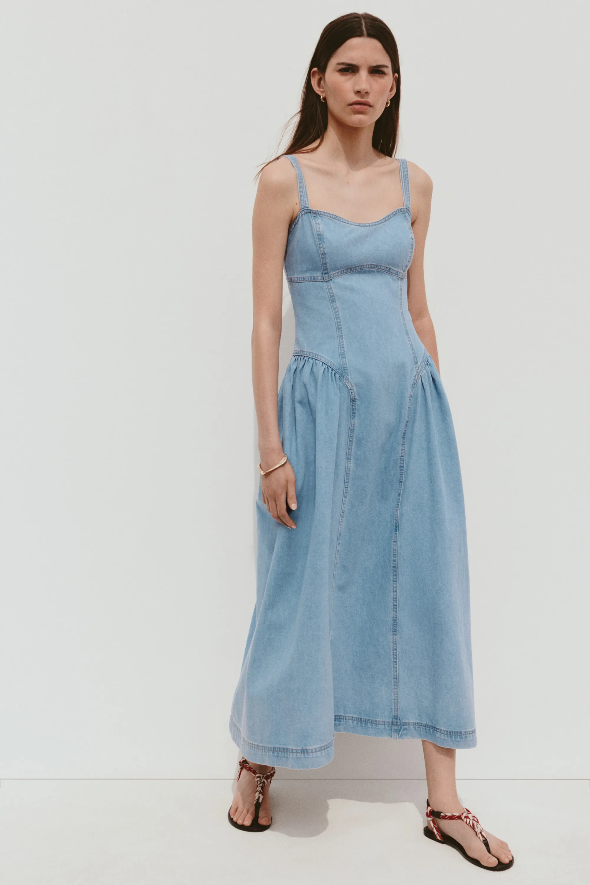 Robe en denim avec jupe évasée - Bleu denim clair