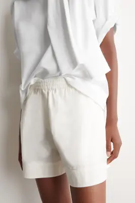 SHORT ÉLASTIQUÉ EN COTON À FINITION GROS-GRAIN - BLANC — photo 2