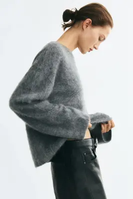 Pull en laine brossée avec foulard - Gris — photo 3
