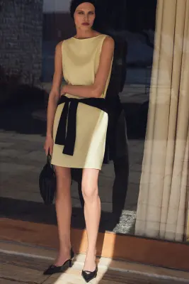 ROBE AJUSTÉE COURTE EN LIN - JAUNE BEURRE — photo 5
