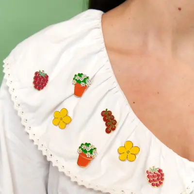 Pin's Pot de fleurs Coucou Suzette — photo 2