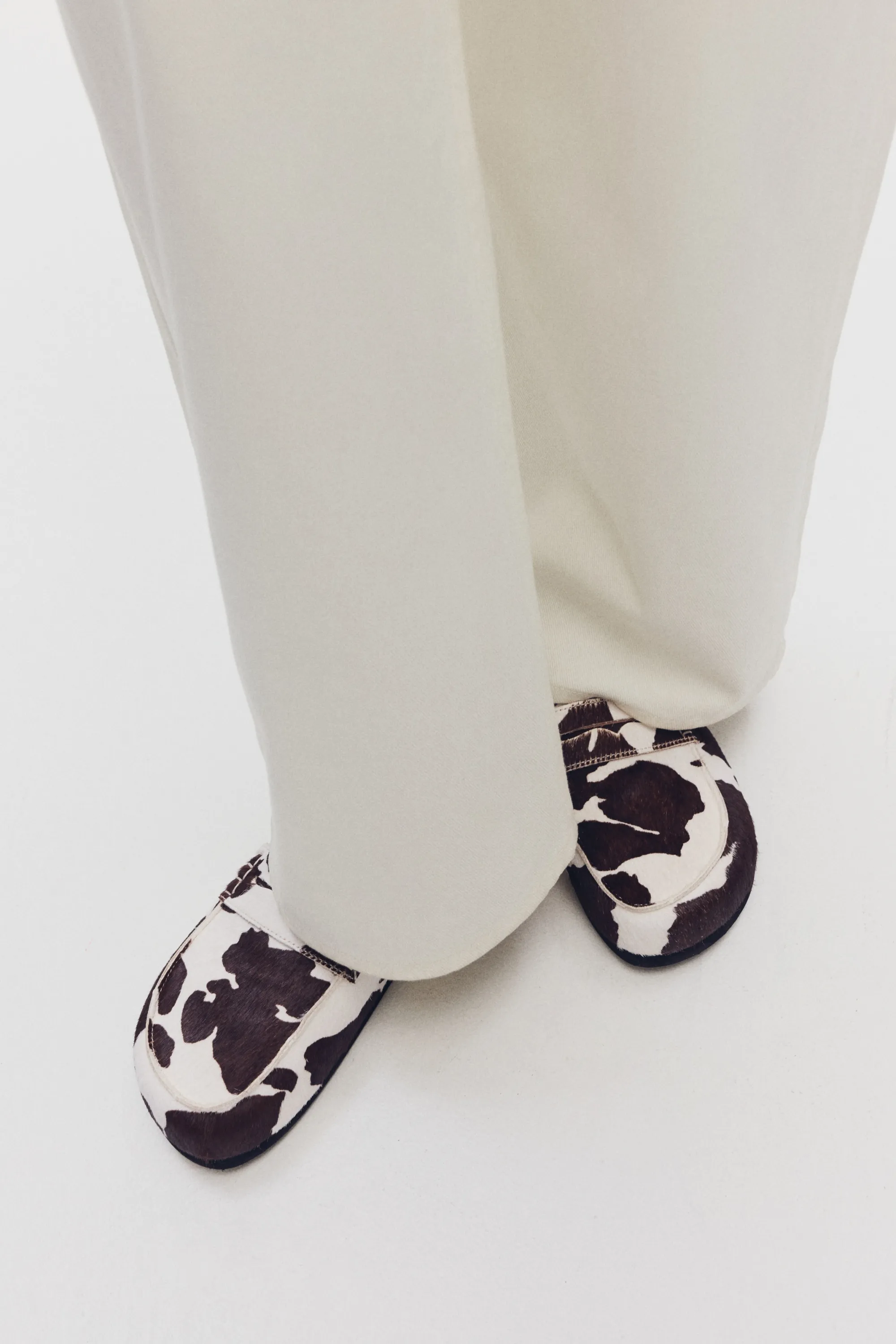 Mules mocassins en cuir - Blanc/imprimé peau de vache