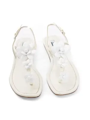 Sandales plates en cuir verni blanc ornées de fleurs en acétate Prix boutique 800€ Taille 38 — photo 3