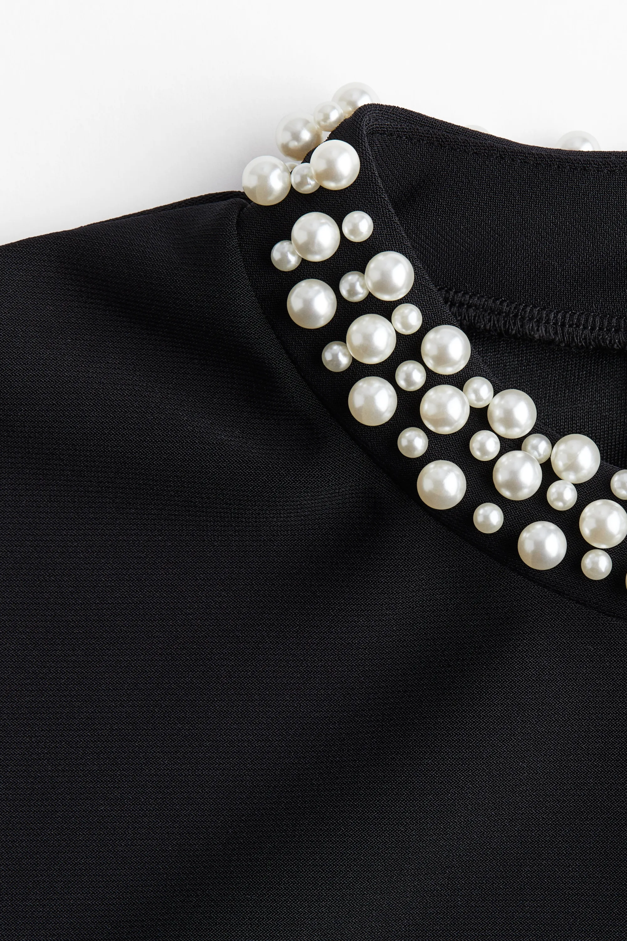 Robe avec col orné de perles fantaisie - Noir