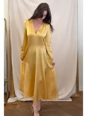 Robe longue en satin jaune miel Prix boutique 725€ Taille XS — photo 2