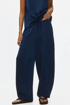 Pantalon en satin froissé - Bleu marine — photo 2