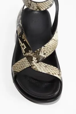 Sandales - Beige/motif peau de serpent — photo 1