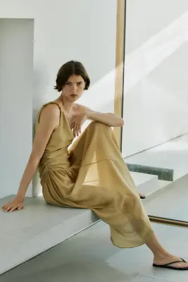 Robe asymétrique avec détail torsadé - Beige — photo 3