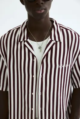 Chemise Relaxed Fit avec col cubain - Bordeaux/East Isles Club — photo 2