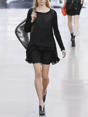 Bottines à talon compensé en cuir verni noir Prix boutique 600€ Taille 39 — photo 4