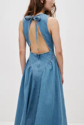 Robe en denim avec dos ouvert - Bleu denim clair — photo 3