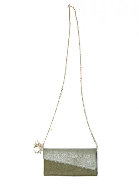 Sac LADY DIOR Wallet on chain en cuir vert et chaine argent Prix boutique €1800