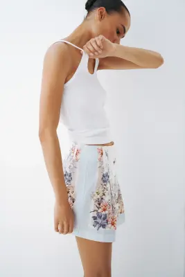 Short en lin mélangé avec ceinture - Bleu clair/fleuri — photo 1