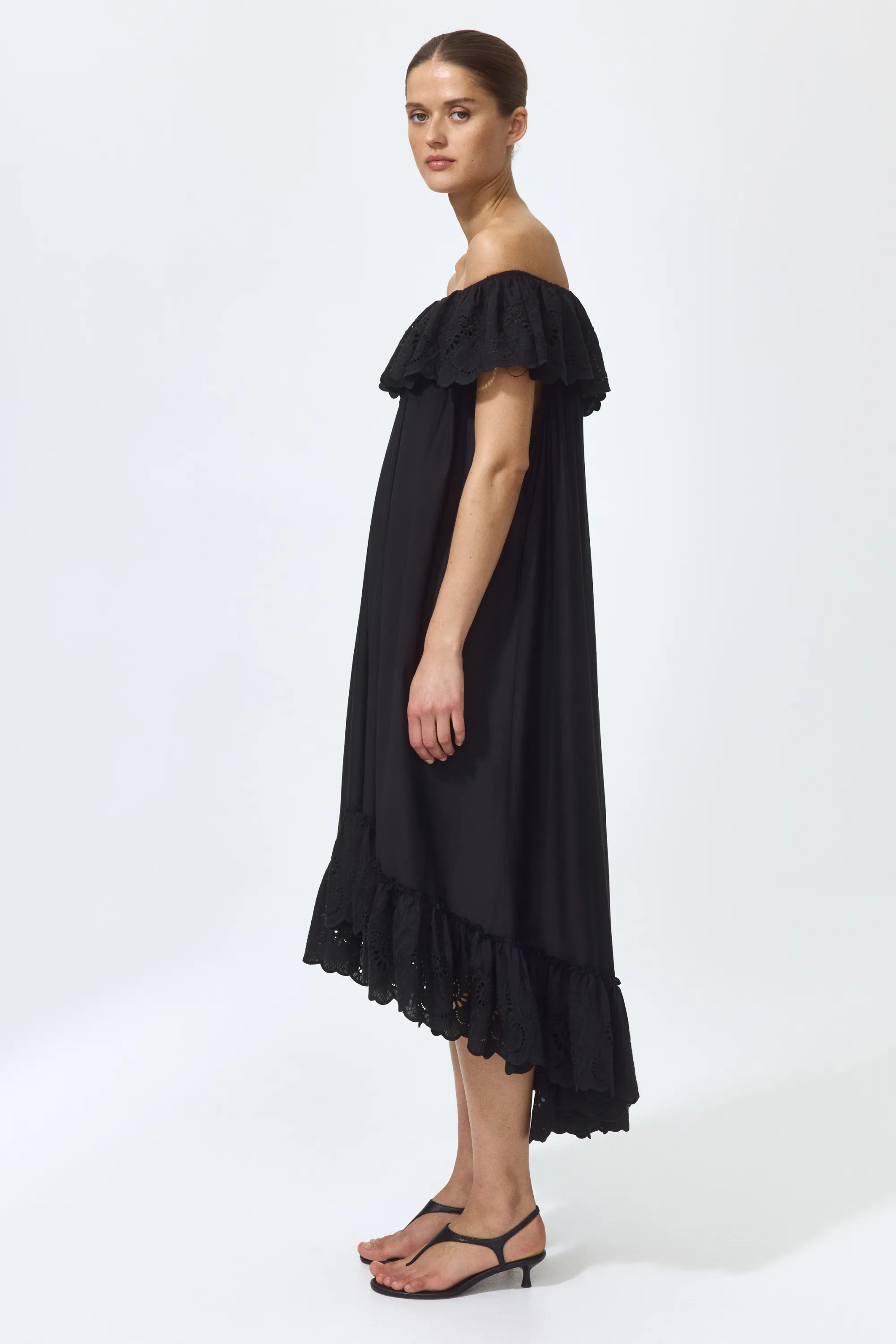 Robe épaules nues avec broderie anglaise - Noir