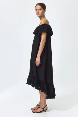 Robe épaules nues avec broderie anglaise - Noir — photo 1