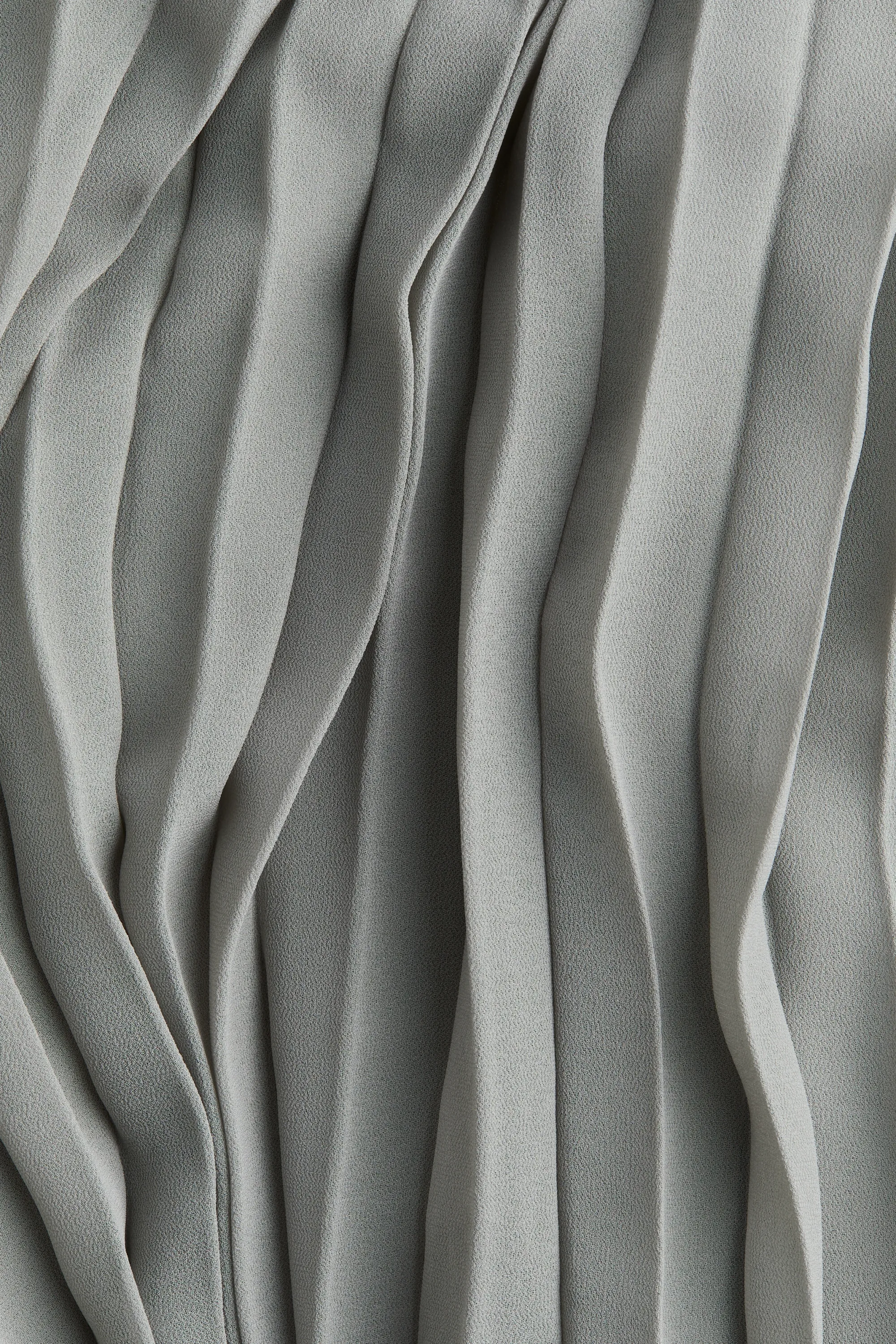 Robe plissée avec ceinture à nouer - Gris